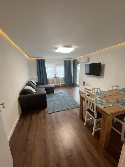 Familienwohnung Neben Dem See,Messe Und Europapark Оффенбург Экстерьер фото