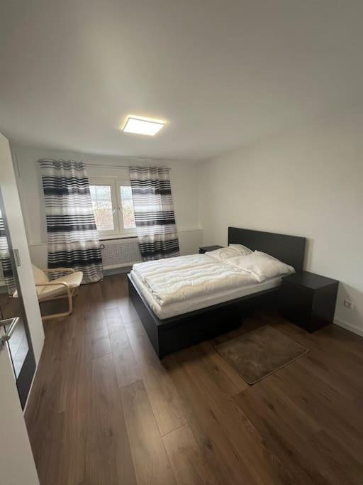 Familienwohnung Neben Dem See,Messe Und Europapark Оффенбург Экстерьер фото